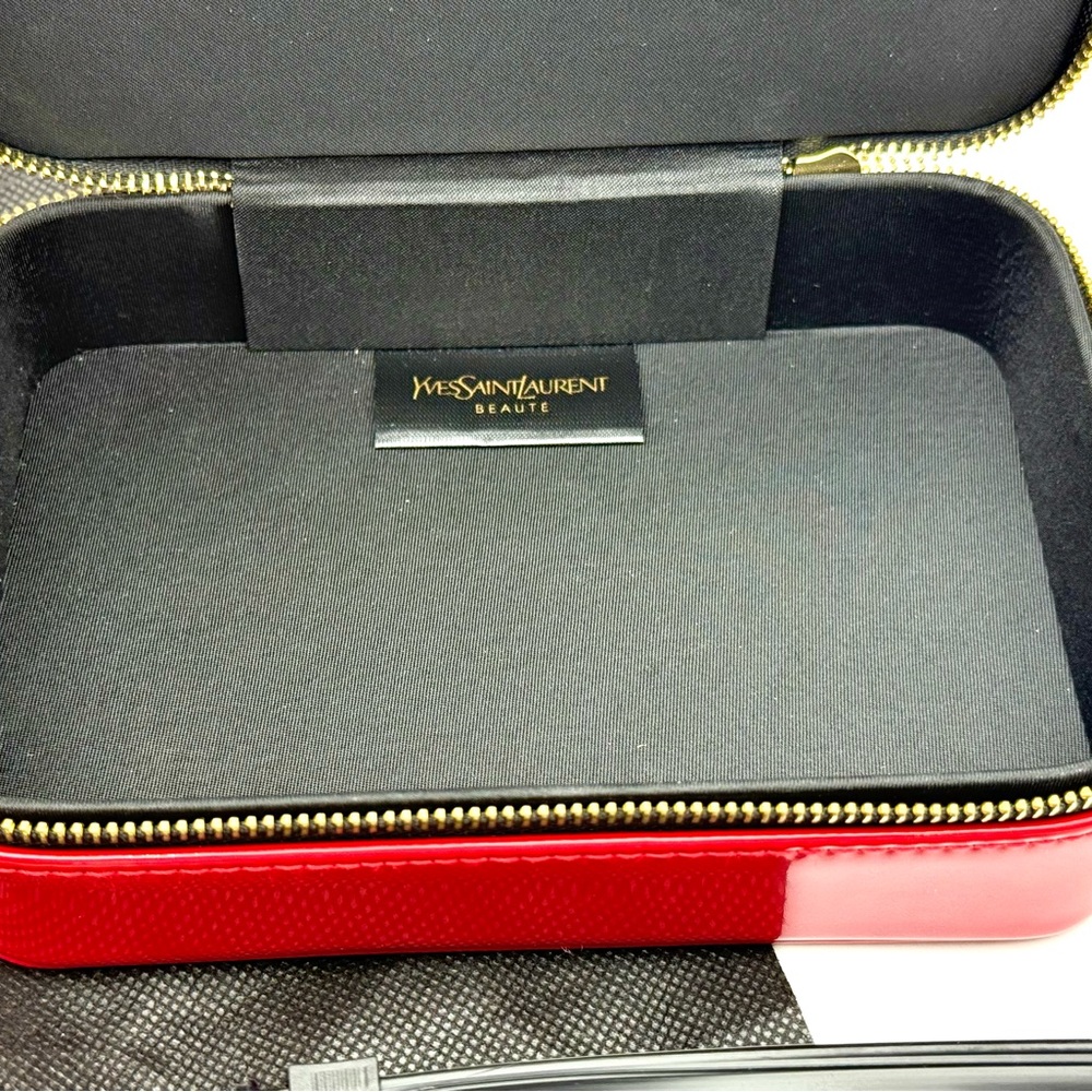 Yves Saint Laurent‎ Glossy Red Beauty Pouch - Picture 6 of 7